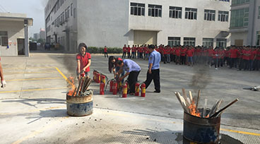 安全生產(chǎn)要防火，演習(xí)示范不可少